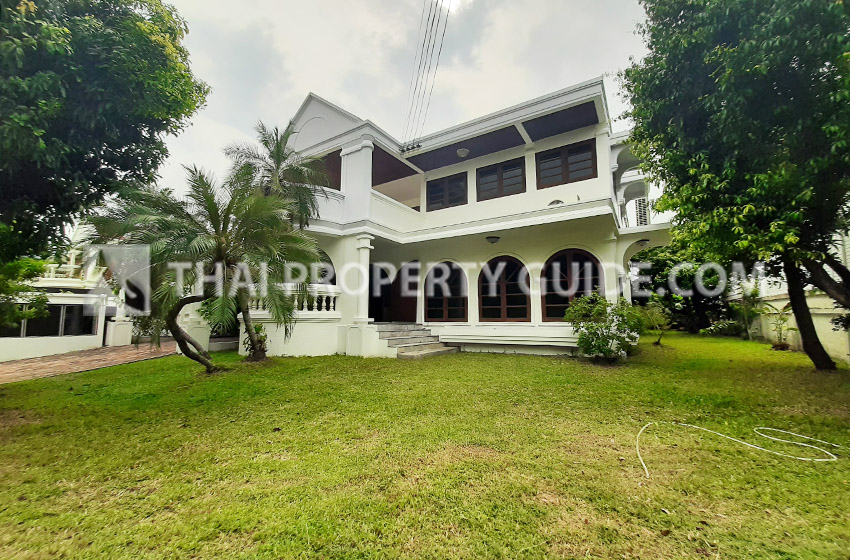 House with Shared Pool for rent in Bangnatrad